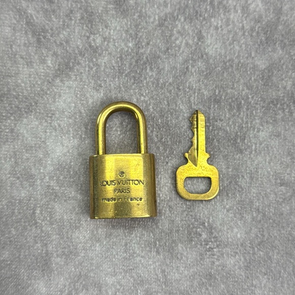 Louis Vuitton Lock & Keys Replacement Gold - Picture 8 of 9